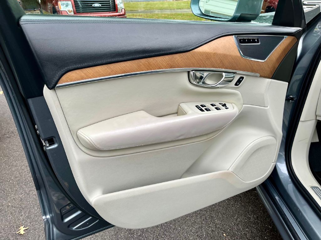 2016 Volvo XC90 Image 11