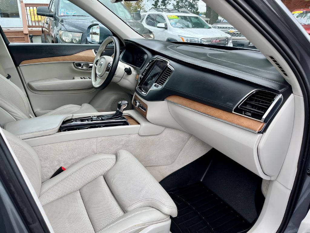 2016 Volvo XC90 Image 17
