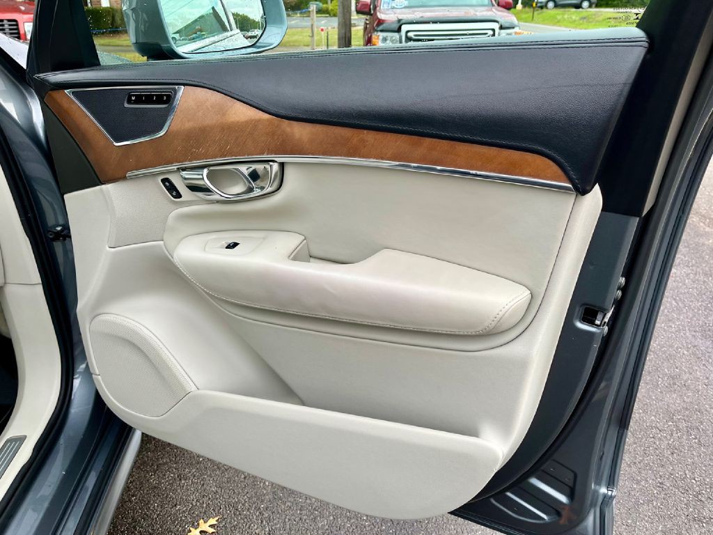2016 Volvo XC90 Image 18