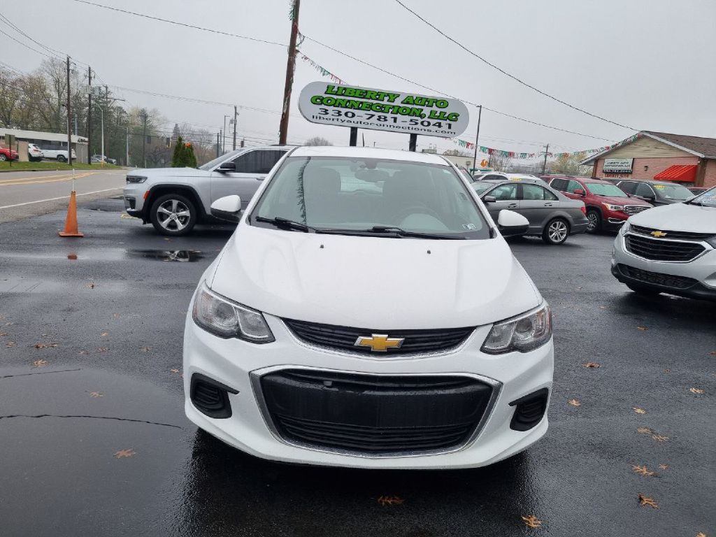 2017 Chevrolet Sonic Image 3