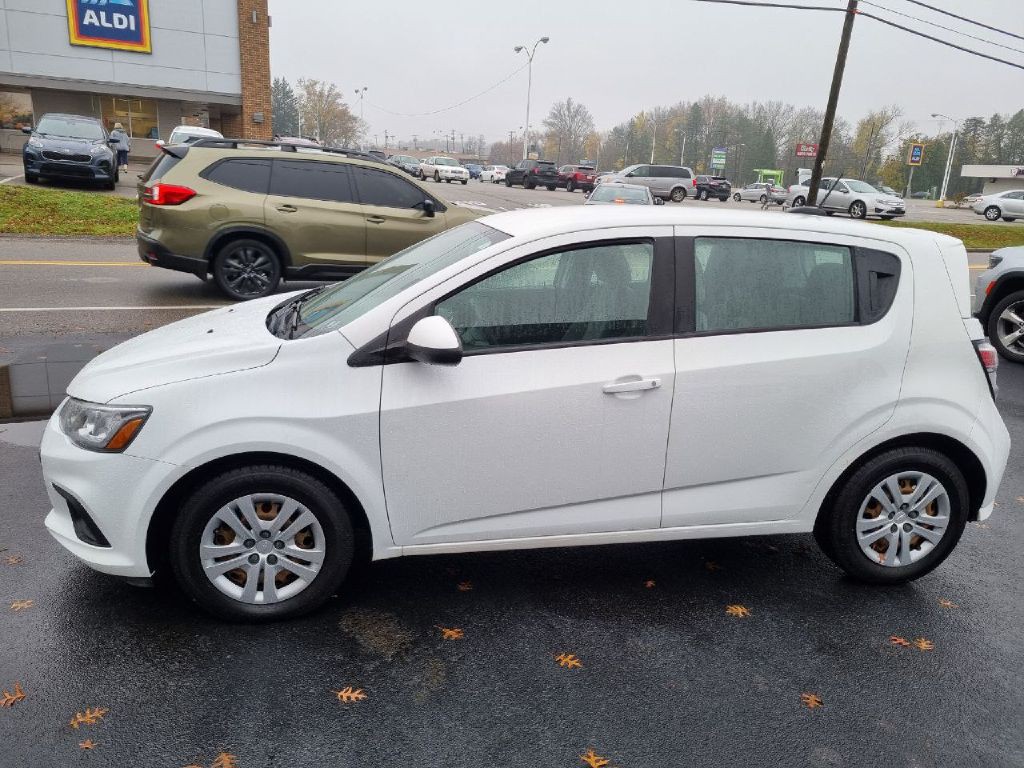 2017 Chevrolet Sonic Image 5
