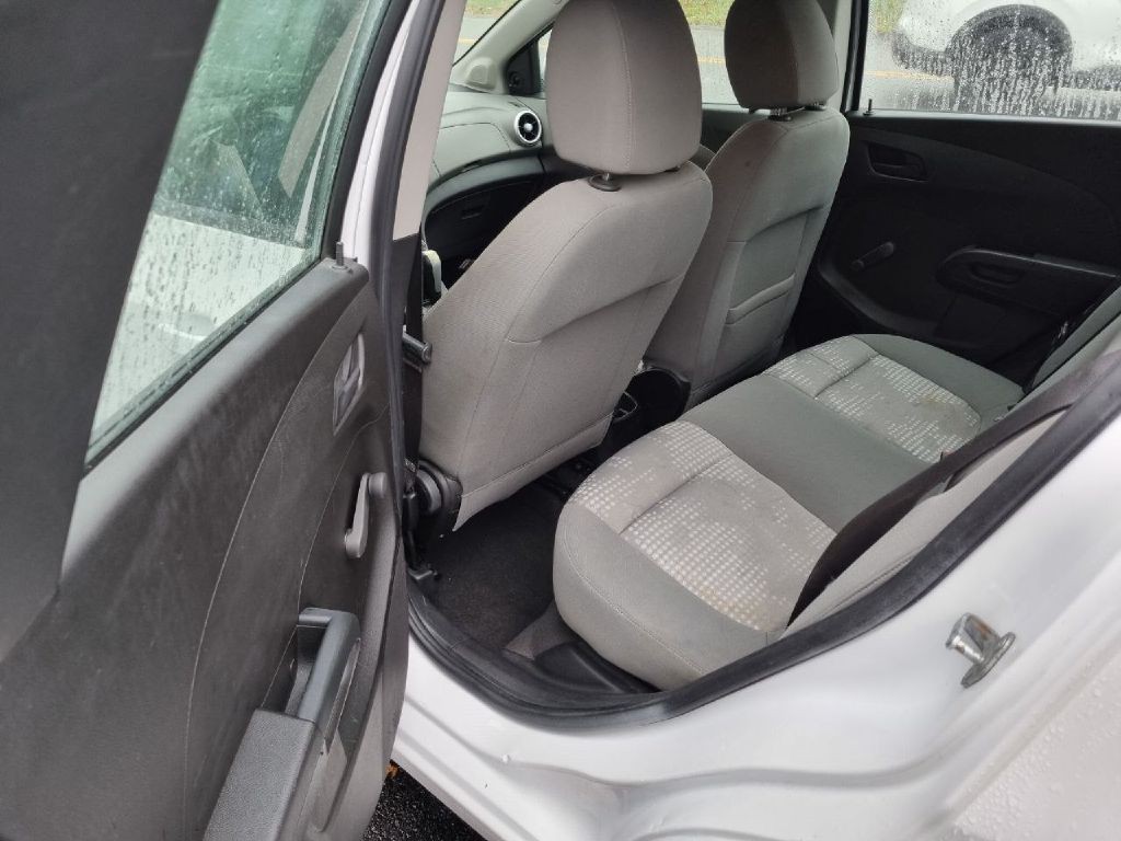 2017 Chevrolet Sonic Image 8