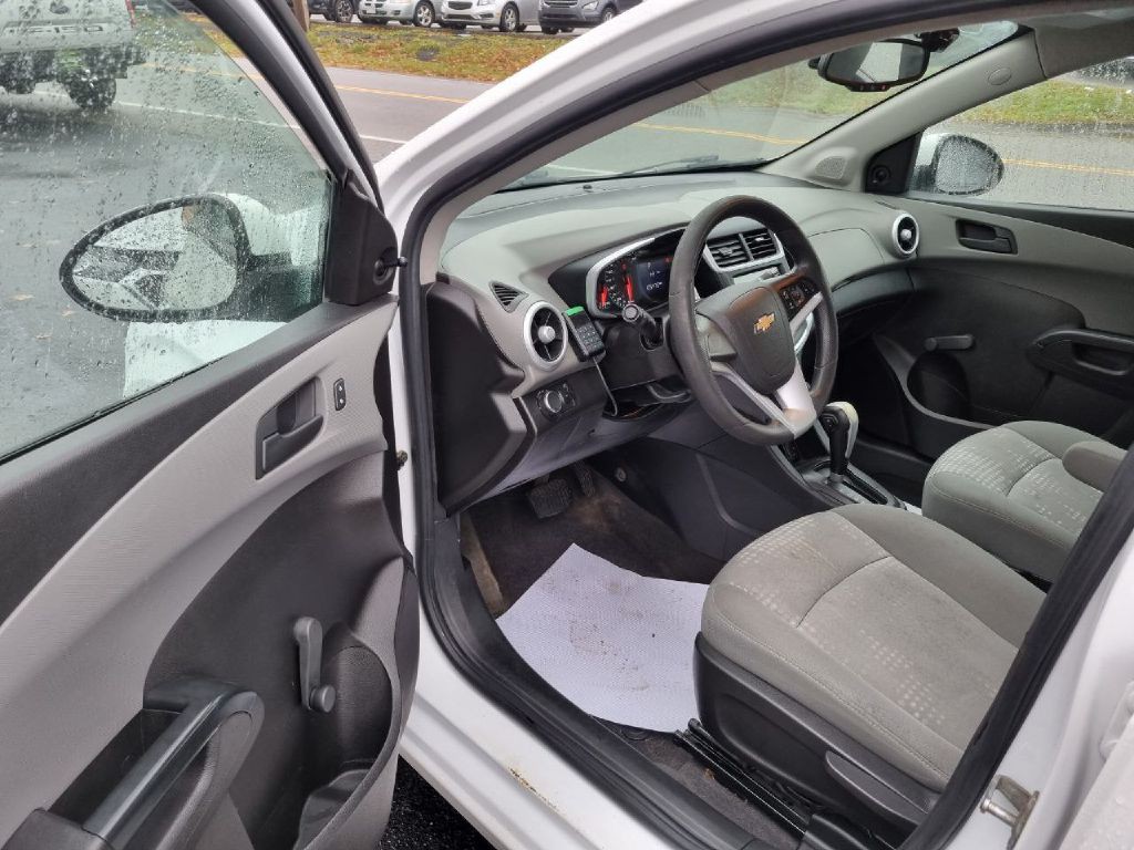 2017 Chevrolet Sonic Image 11