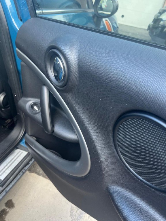 2012 MINI Cooper Image 11