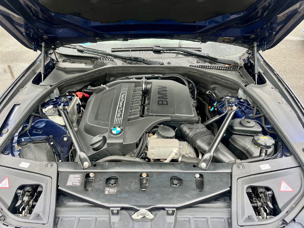 2016 BMW 5 Series Image 2