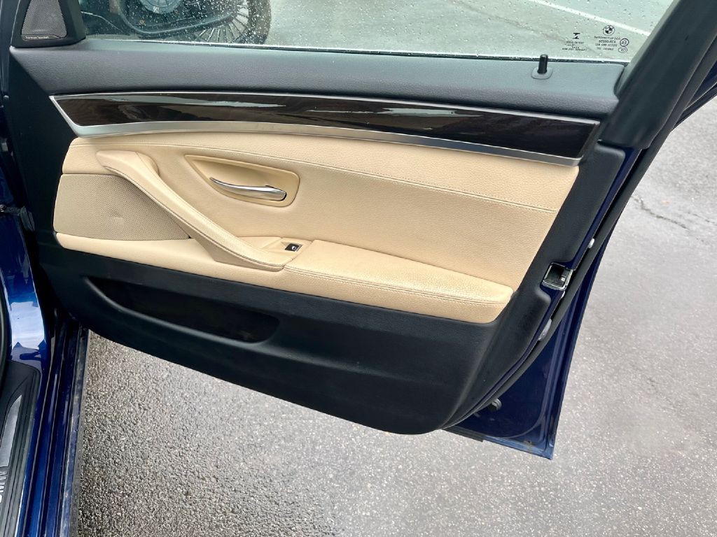 2016 BMW 5 Series Image 6