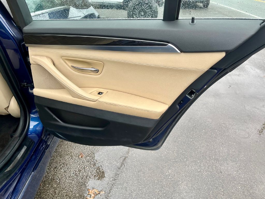 2016 BMW 5 Series Image 8