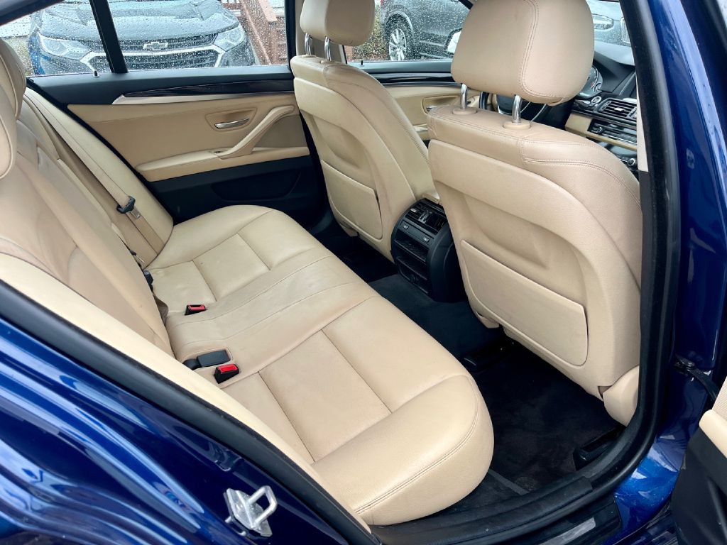2016 BMW 5 Series Image 9