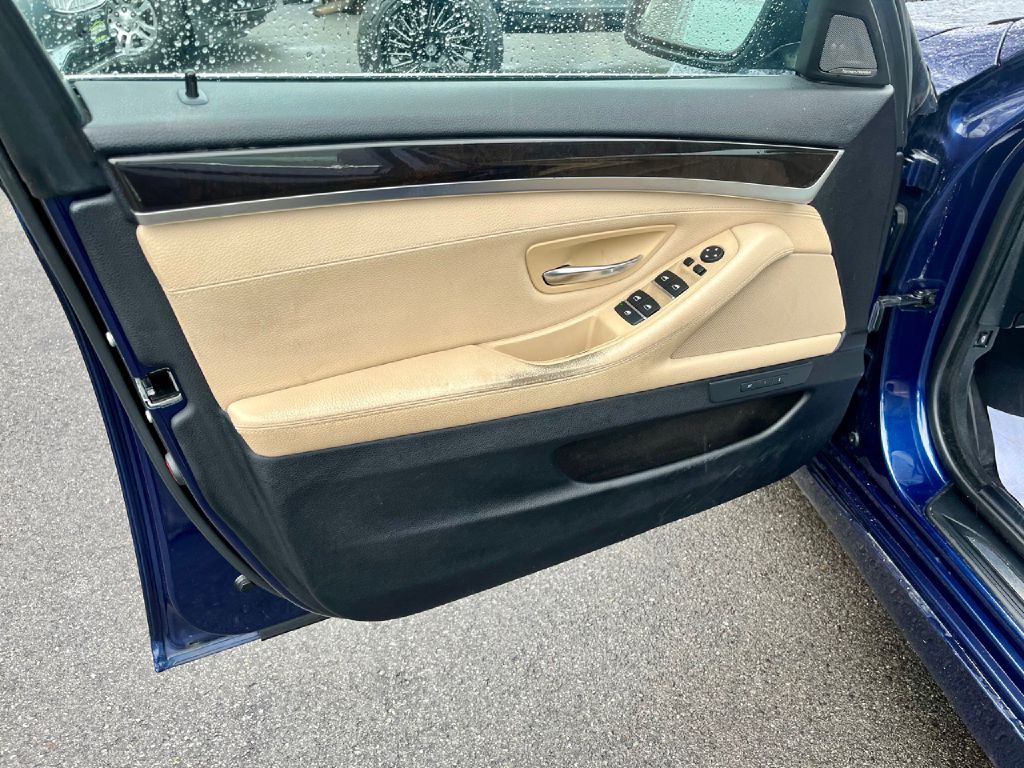 2016 BMW 5 Series Image 12
