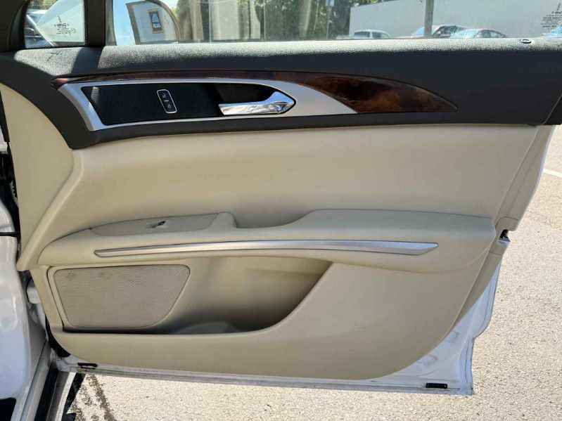 2014 Lincoln MKZ Image 13