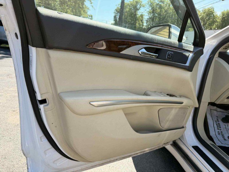 2014 Lincoln MKZ Image 30