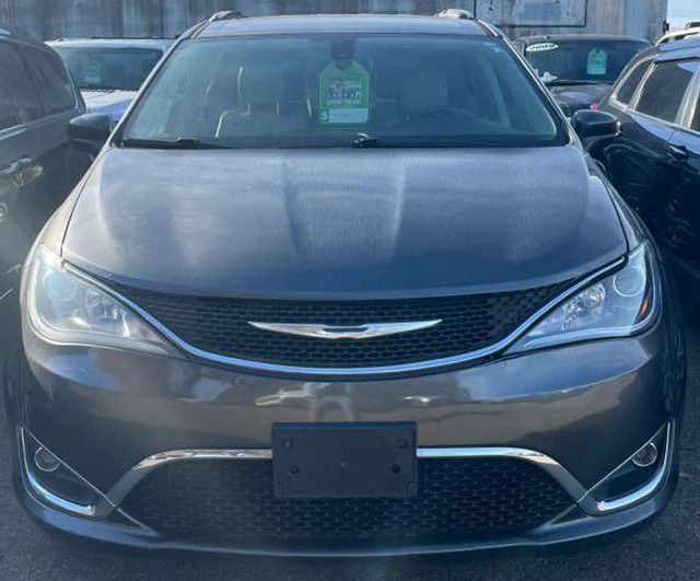 2017 Chrysler Pacifica Image 1