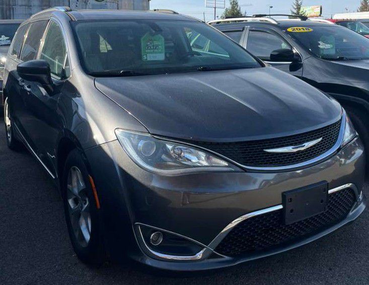 2017 Chrysler Pacifica Image 3