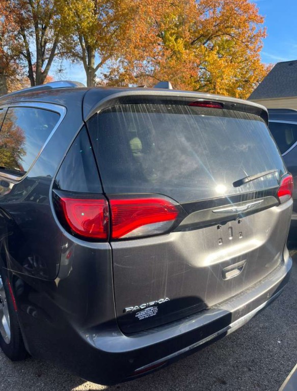 2017 Chrysler Pacifica Image 6