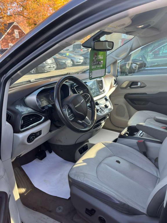 2017 Chrysler Pacifica Image 9