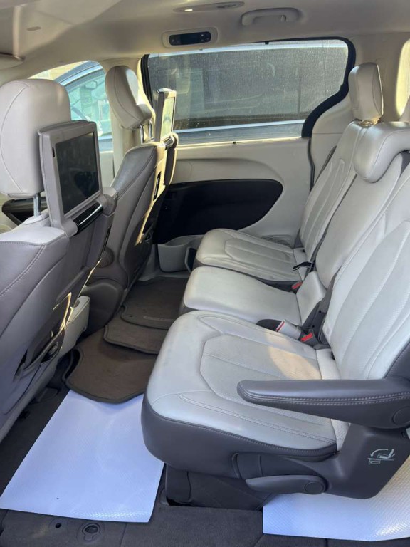 2017 Chrysler Pacifica Image 10
