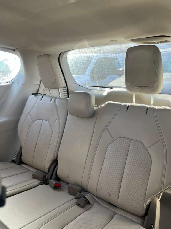 2017 Chrysler Pacifica Image 12