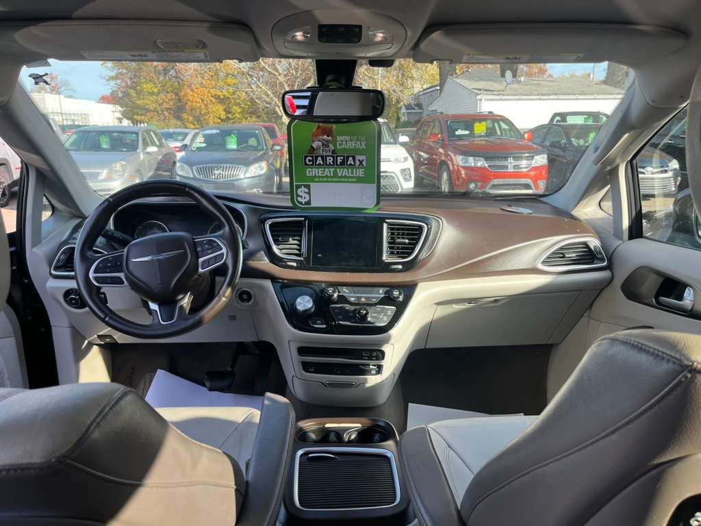 2017 Chrysler Pacifica Image 13