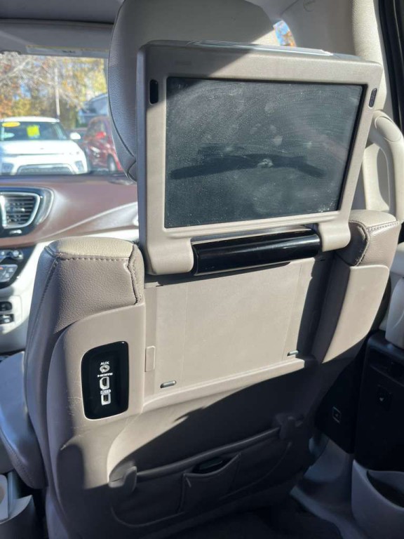 2017 Chrysler Pacifica Image 14