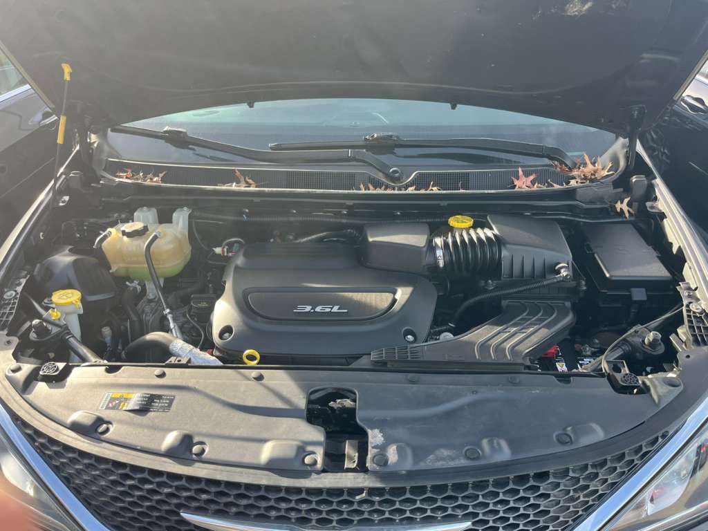 2017 Chrysler Pacifica Image 21