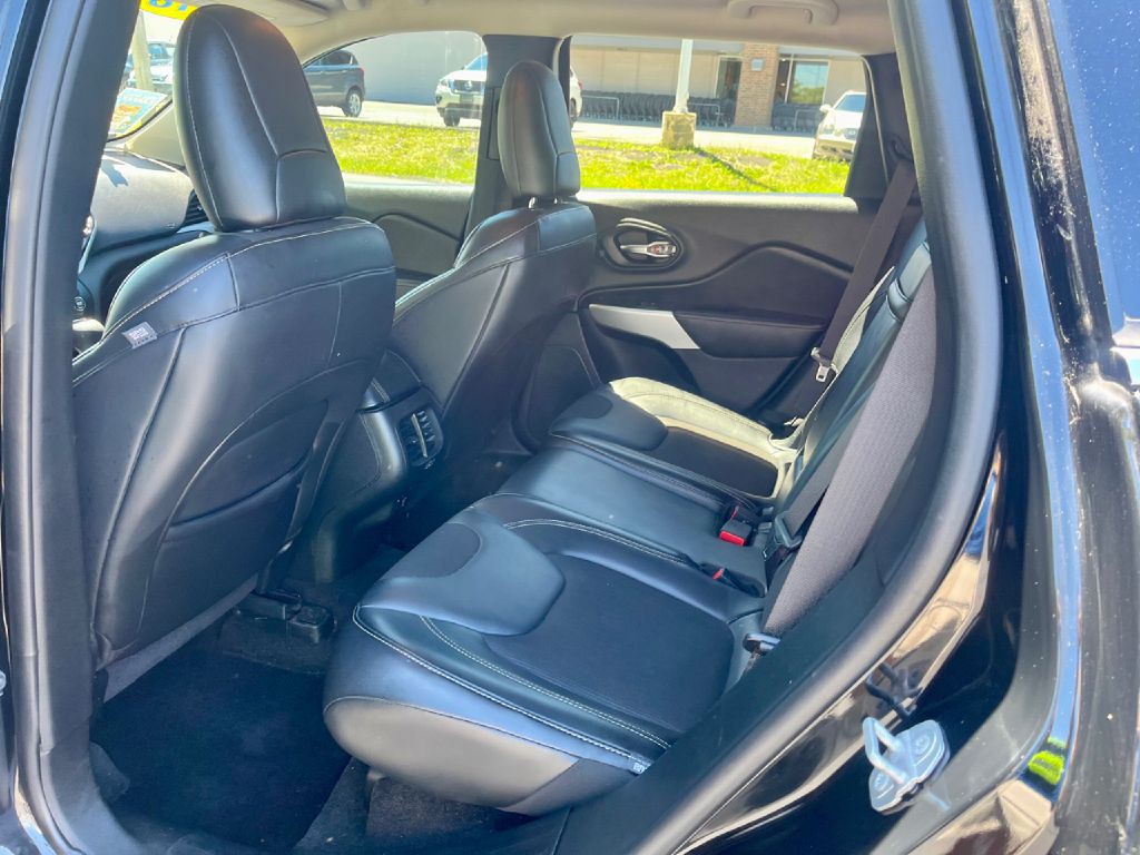 2018 Jeep Cherokee Image 12