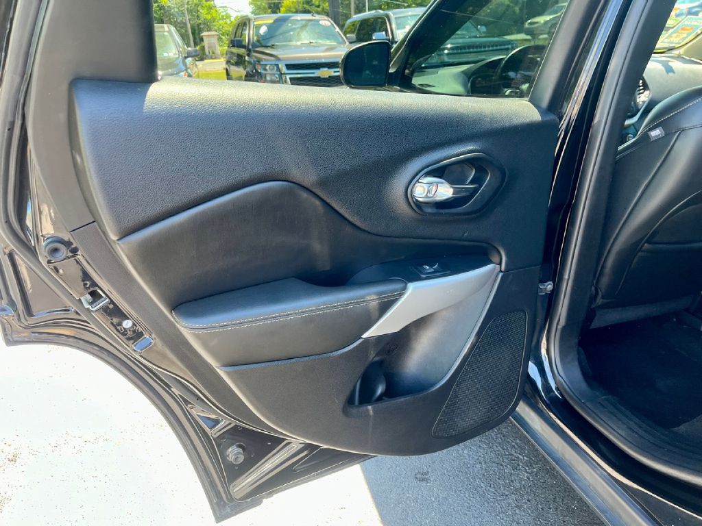 2018 Jeep Cherokee Image 13
