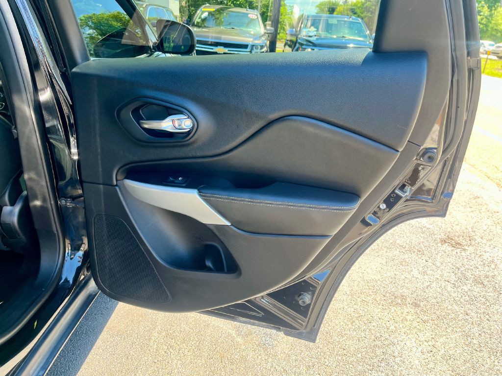 2018 Jeep Cherokee Image 16