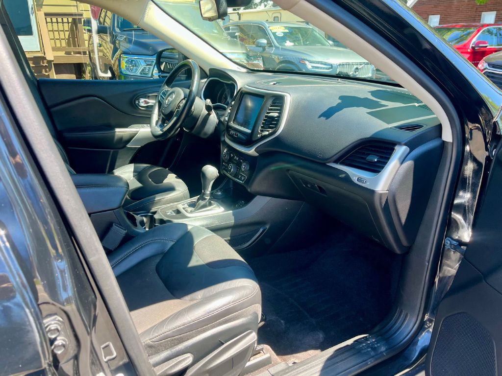 2018 Jeep Cherokee Image 17