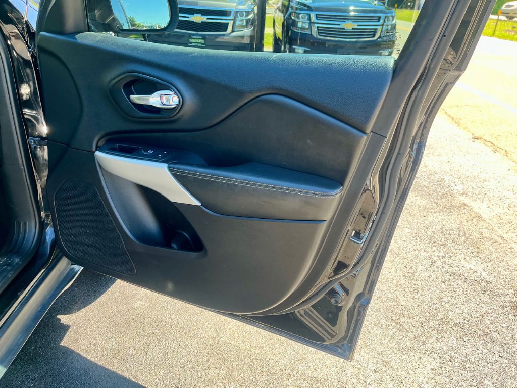 2018 Jeep Cherokee Image 18