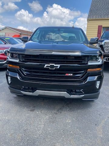 2018 Chevrolet Silverado 1500 Image 2