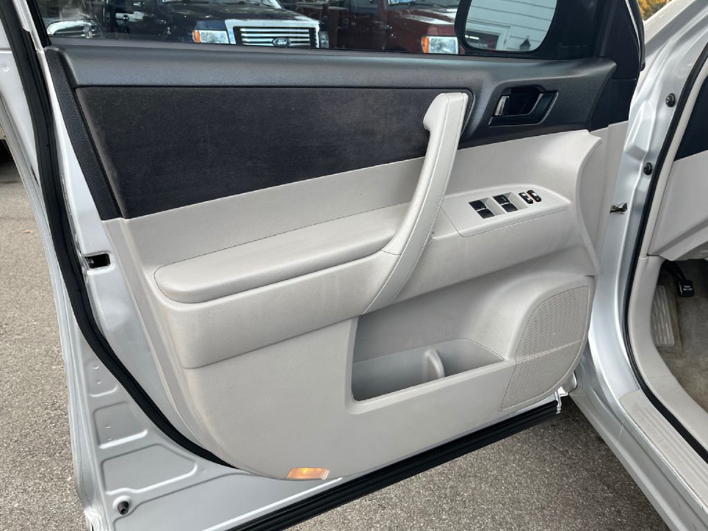 2010 Toyota Highlander Image 11