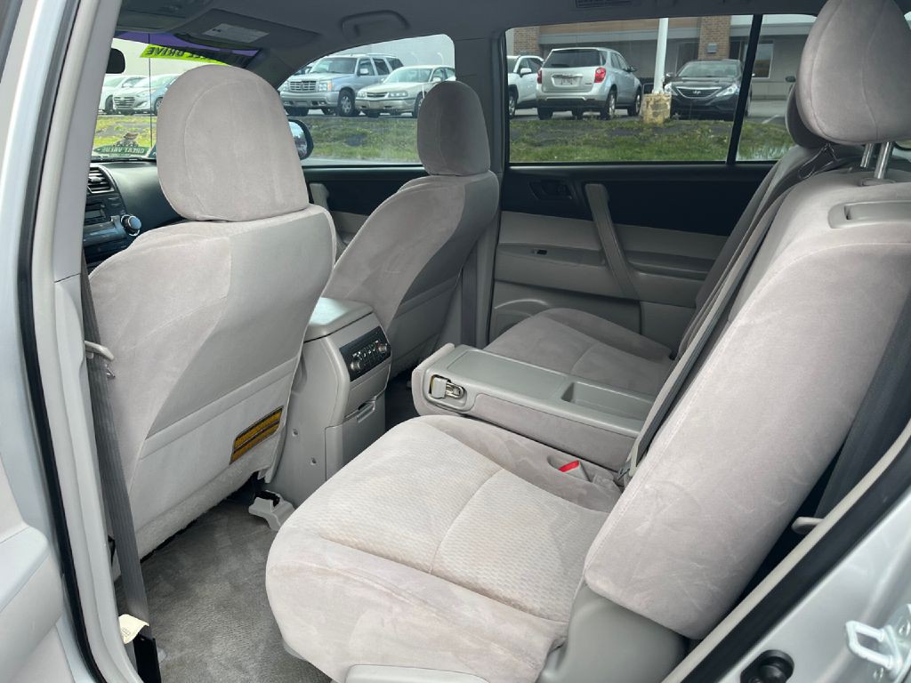2010 Toyota Highlander Image 12