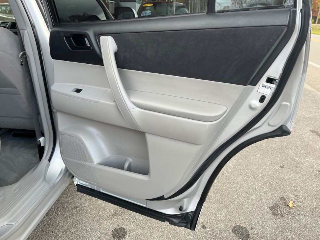 2010 Toyota Highlander Image 16