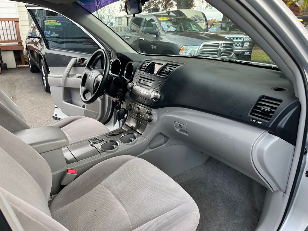 2010 Toyota Highlander Image 17