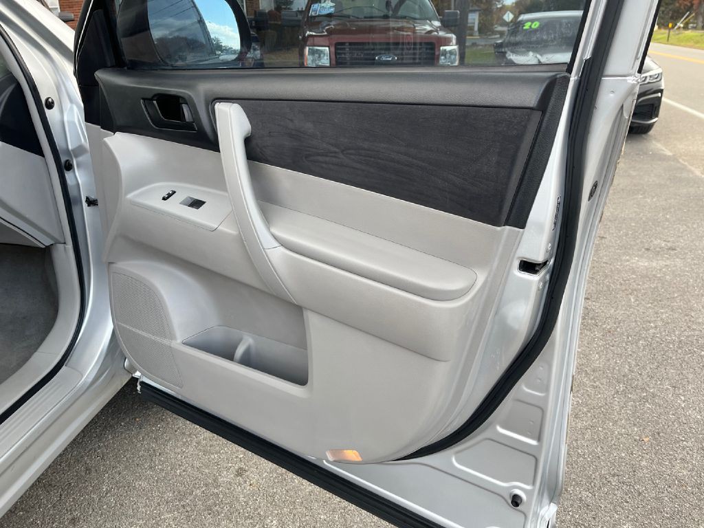 2010 Toyota Highlander Image 18