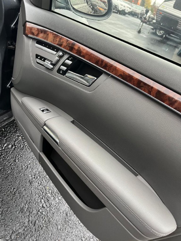 2008 Mercedes-Benz S-Class Image 8