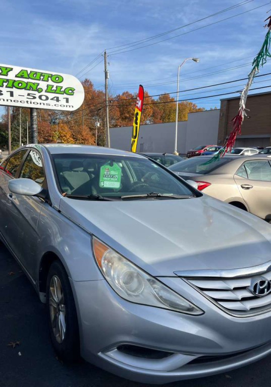 2013 Hyundai Sonata Image 2