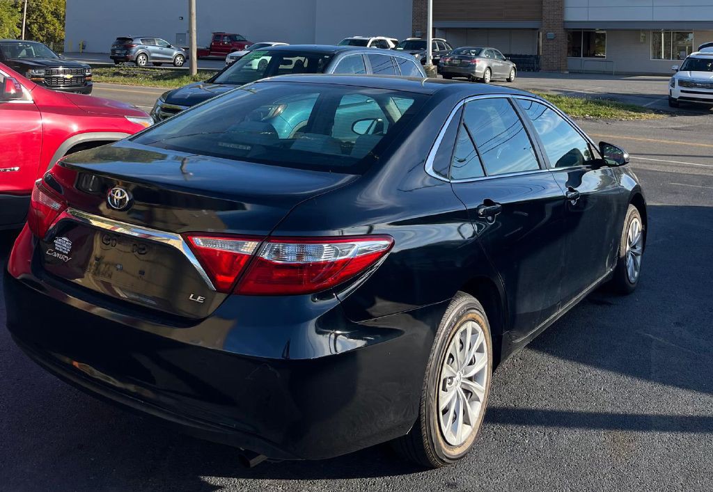2016 Toyota Camry Image 10