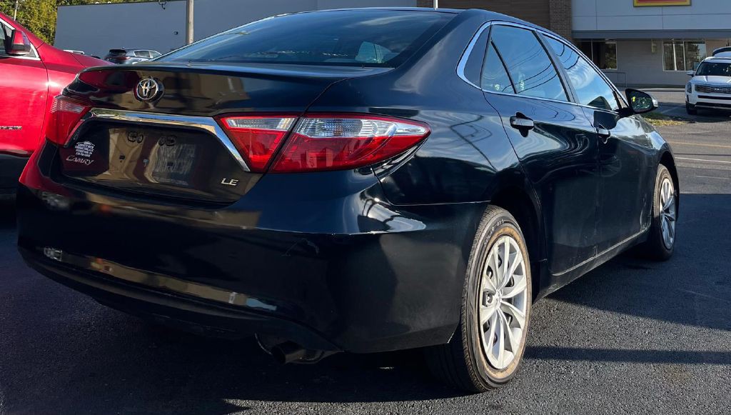 2016 Toyota Camry Image 11