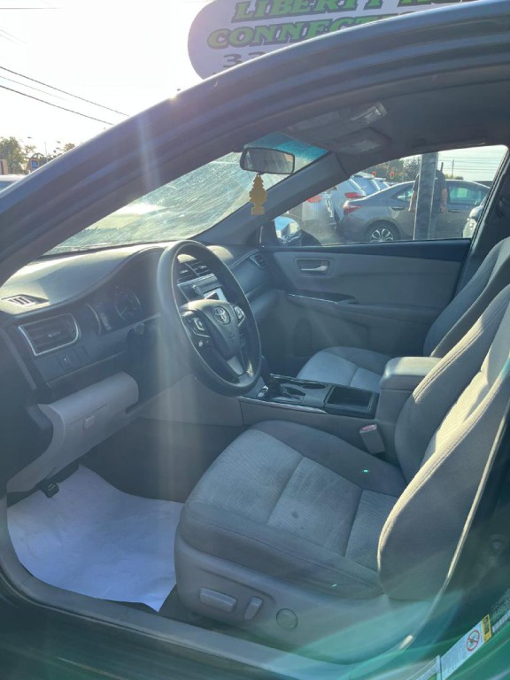 2016 Toyota Camry Image 14