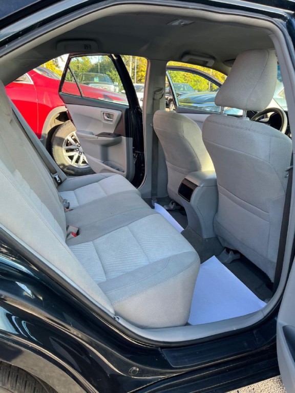 2016 Toyota Camry Image 19