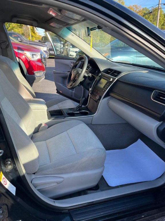 2016 Toyota Camry Image 21