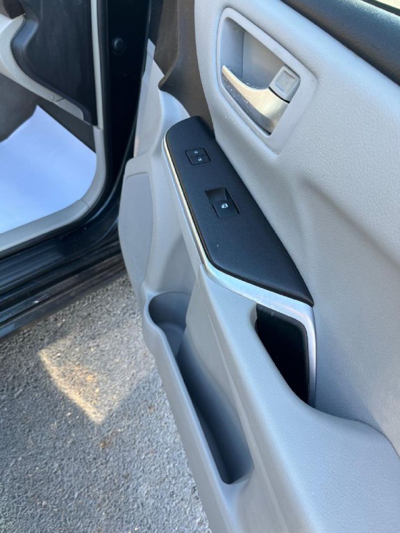 2016 Toyota Camry Image 24