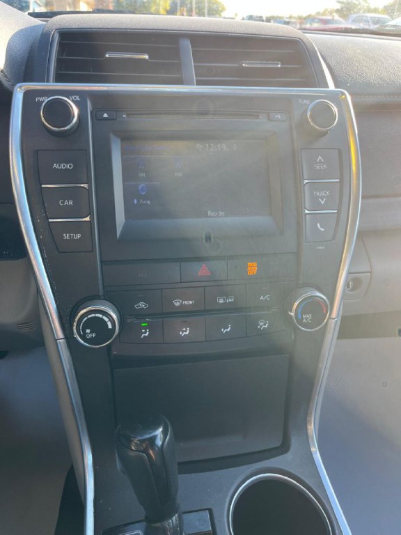 2016 Toyota Camry Image 31