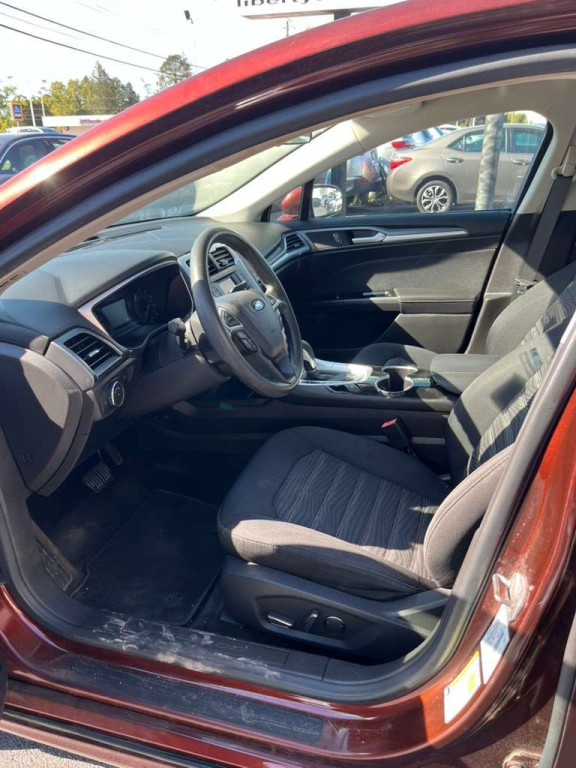 2016 Ford Fusion Image 17