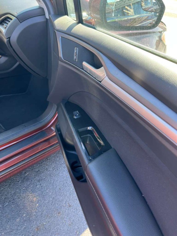 2016 Ford Fusion Image 24