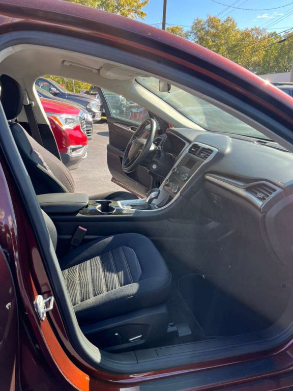 2016 Ford Fusion Image 26