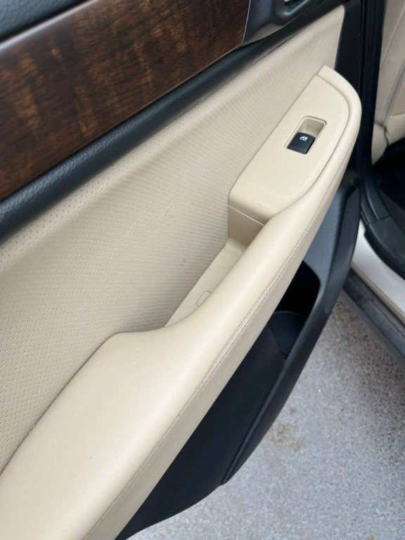 2015 Subaru Outback Image 17