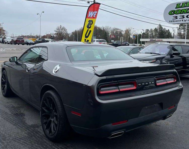 2019 Dodge Challenger Image 8