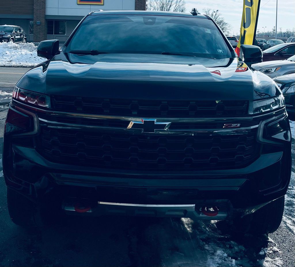 2021 Chevrolet Suburban Image 2